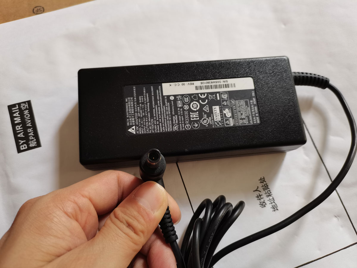 Nuevo OEM Delta 19V 7.1A 135W  - Pc Gaming News reseña y precio