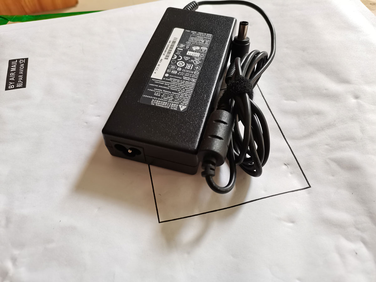 Nuevo OEM Delta 19V 7.1A 135W  - Pc Gaming News reseña y precio